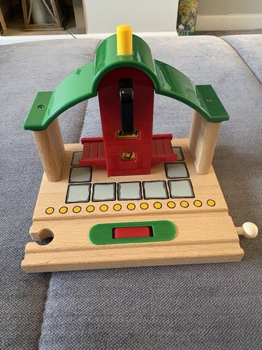 Brio stop station - &, go